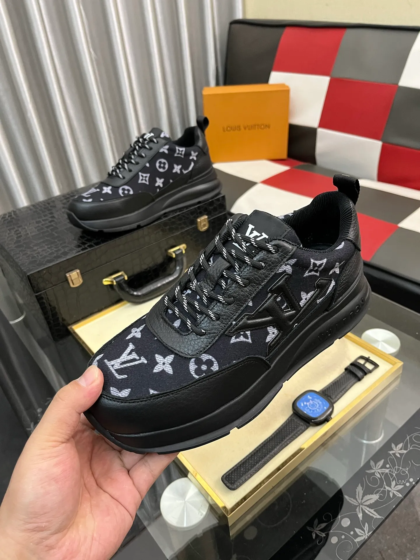 Men's shoes 💰: 438⌚️⌚️[LOUIS VUITTON] Same style as Louis Vuitton* official website🚹Men's high-top casual shoes❤️Same style as popular celebrities ~ best-selling at home and abroad Lv focuses on the checkerboard series...Imported first-layer cowhide with special fabrics➕Full sheepskin lining➕Brand-specific hollow outsole💎Number of codes: 38-443️⃣Colors available